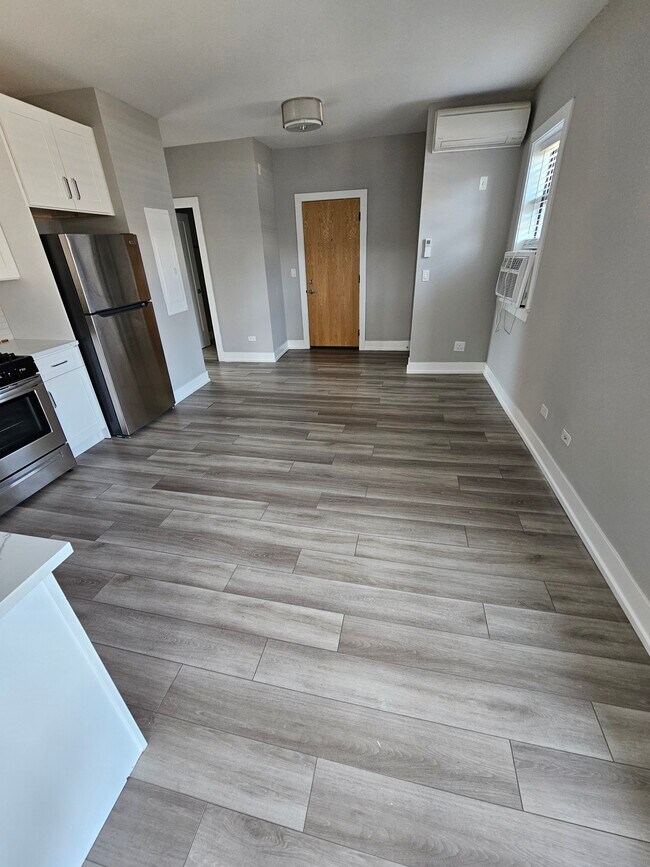 Photo - 3931 N Janssen Ave