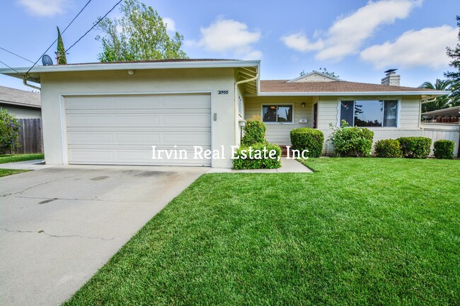 Building Photo - Nice 4 Bedroom Rancher