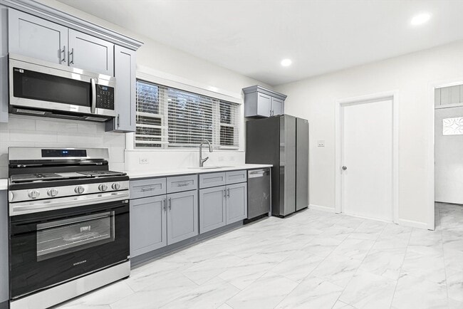 Building Photo - 49 Porter St Unit 1