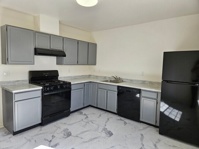 Photo - 523 W 6th St Unit #B