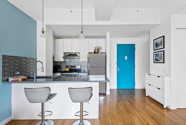 Building Photo - Comfortable Living in a Great Neighborhood Unit 3