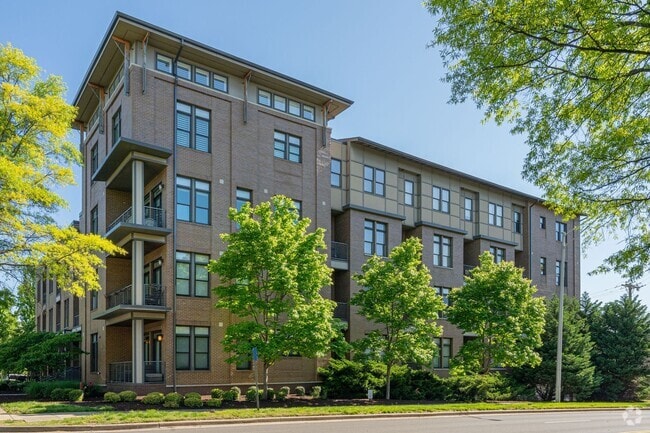 Building Photo - Stunning 3BR/2.5BA Condo in Prime Belmont/...