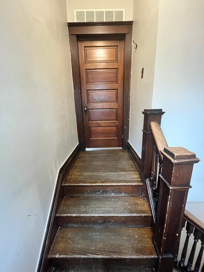 2016 Wabash St Unit Upstairs
