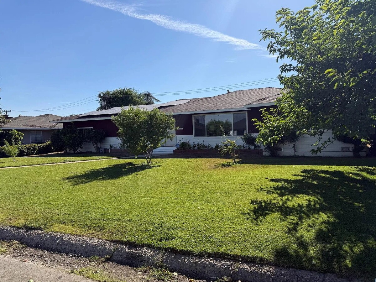 Photo - Spacious 4 Bedroom, 3 Bathroom Home with a Pool!