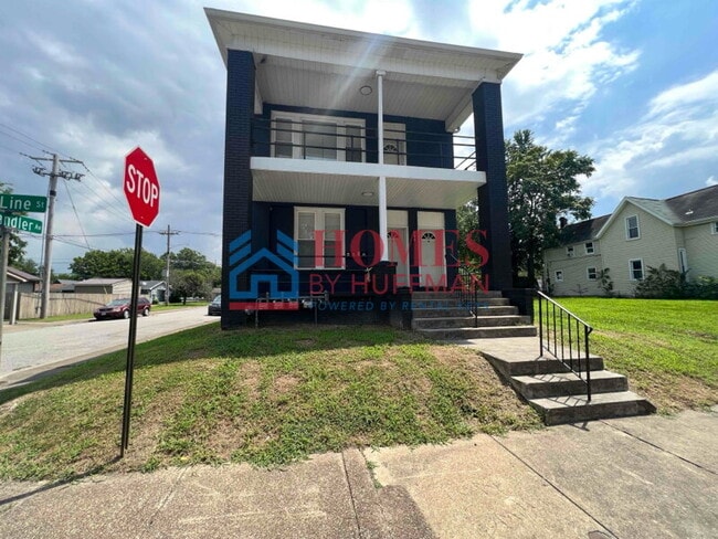 Building Photo - One Bedroom Apartment | Upstairs Unit D