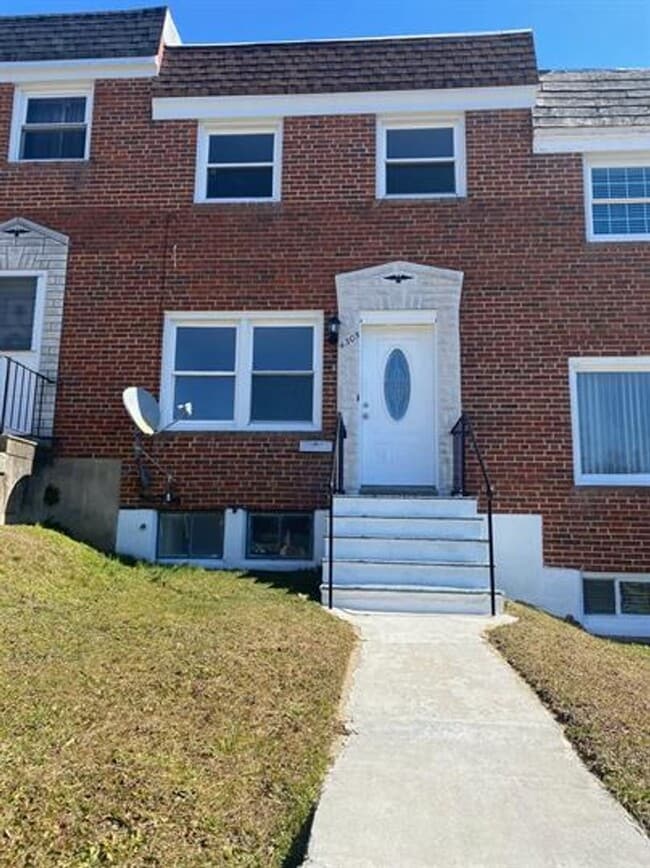 Building Photo - Two Bedroom Home