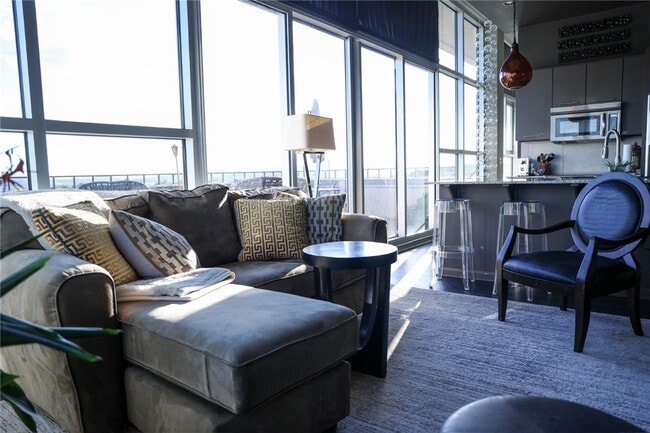 Photo - 609 W Dickson St