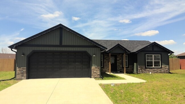 Building Photo - Charming 3 Bedroom house in Summit Pass