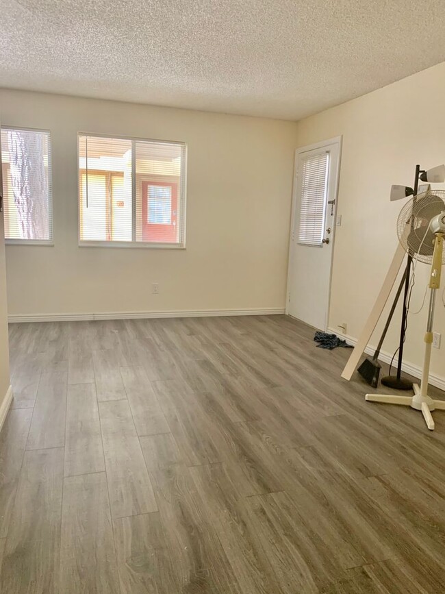 Photo - BEAUTIFUL One Bed on Madison Ave, Close to Campus! Corner Unit