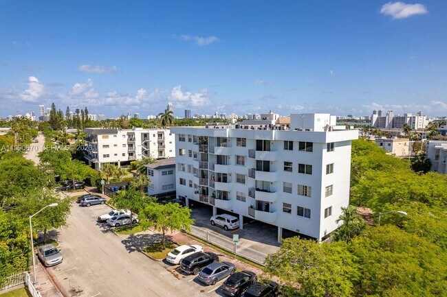 1990 Marseille Dr Unit 402