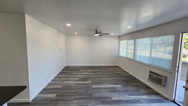 Building Photo - 39126 Sundale Dr Unit D