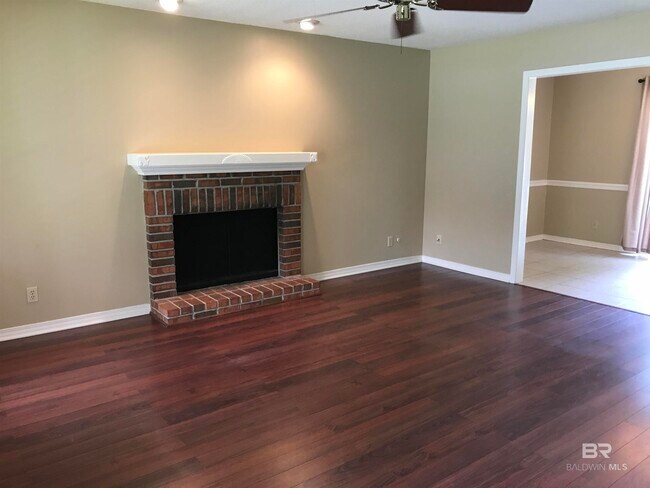 Photo - 102 Myrna Cir