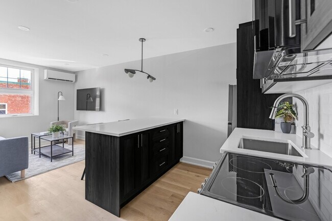 Photo - 658 Somerset St W