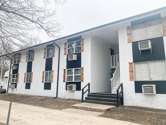 Building Photo - Room in Condo on Alamance Church Rd