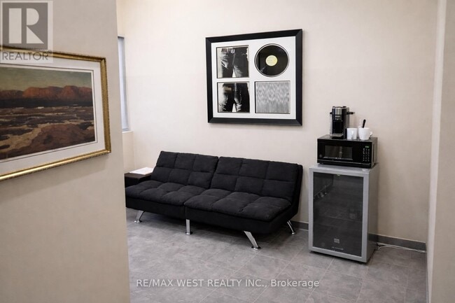 Photo - 33 S Station St