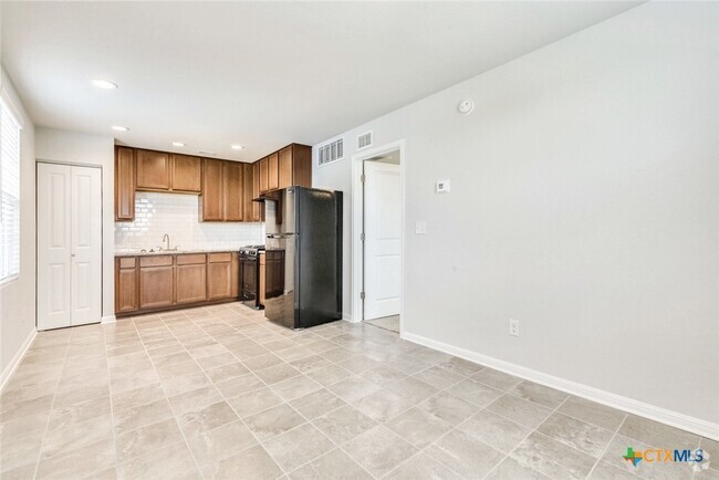 Building Photo - 1628 Arbor Knot Dr Unit Garage Apartment
