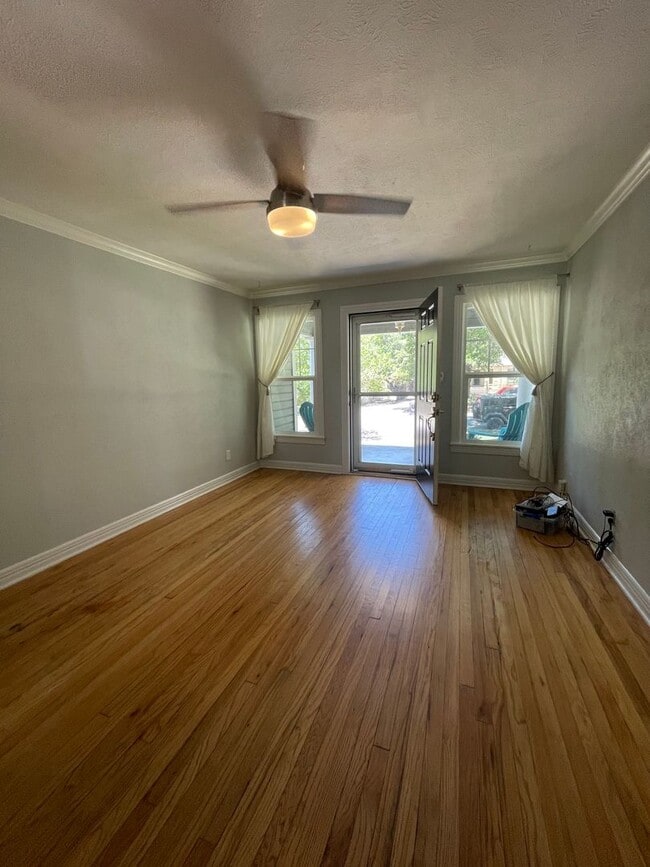 Photo - Move in Special $800.00 off First Full Ren...