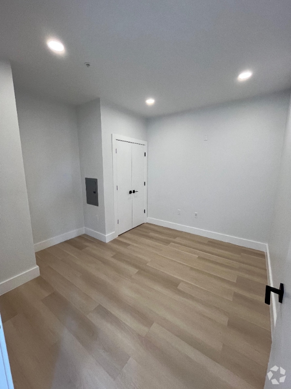 Building Photo - 316 Forrest St Rental