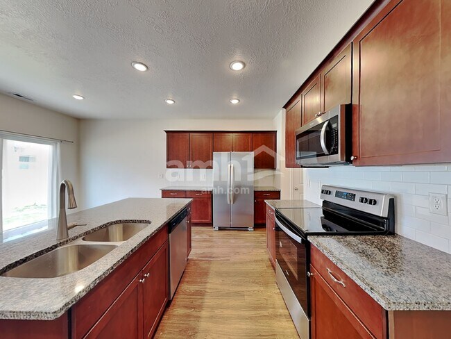 Photo - 2349 Frontier St