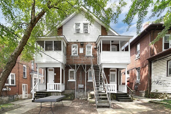 1940 Summit St