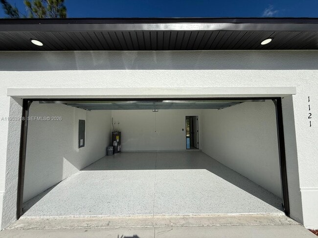 Photo - 1121 Florence St E