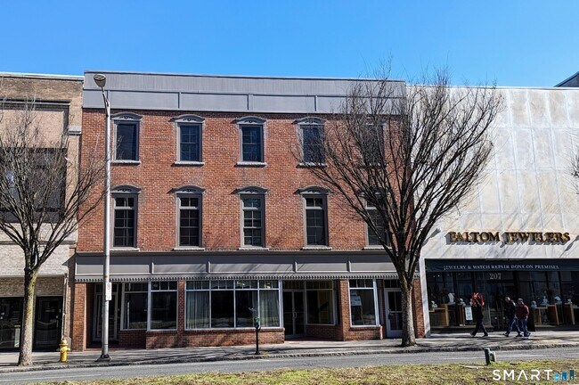 Building Photo - 209 Main St Unit 3D