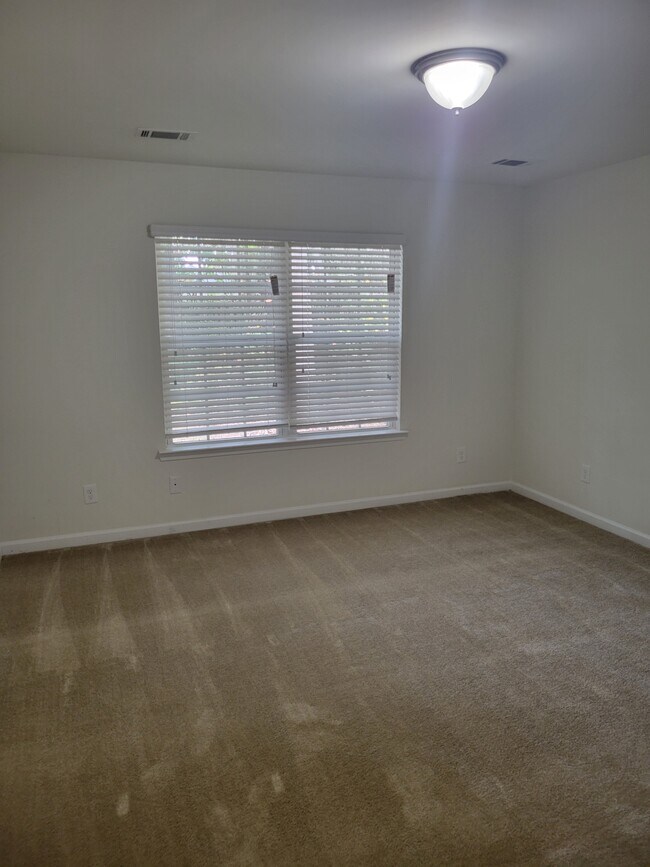 Photo - 106 Five Oaks Ct