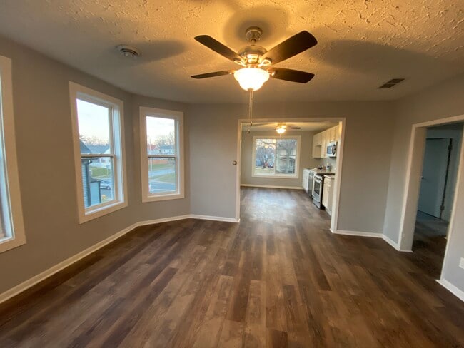 Photo - 912 W Locust St Unit Upper