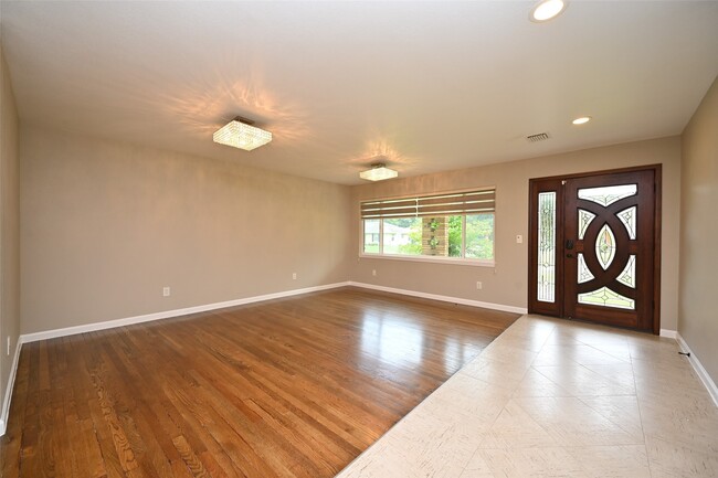 Building Photo - 2127 Lamonte Ln Rental