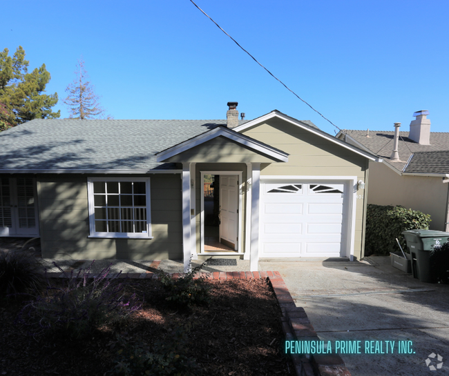 Building Photo - Charming 3-Bedroom Home with Bonus Room in...