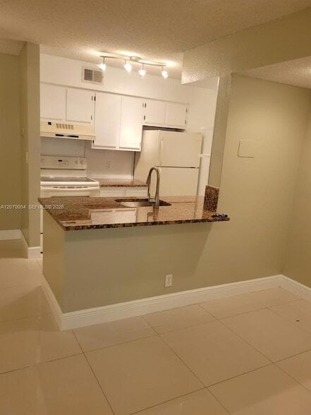 Photo - 2826 S University Dr Unidad 3101
