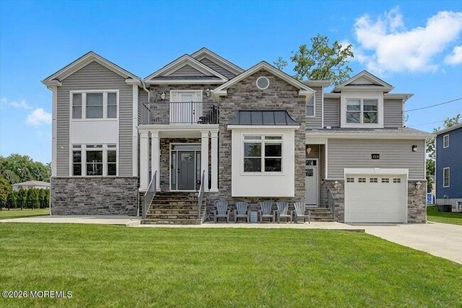 Building Photo - 475 Monmouth Pl