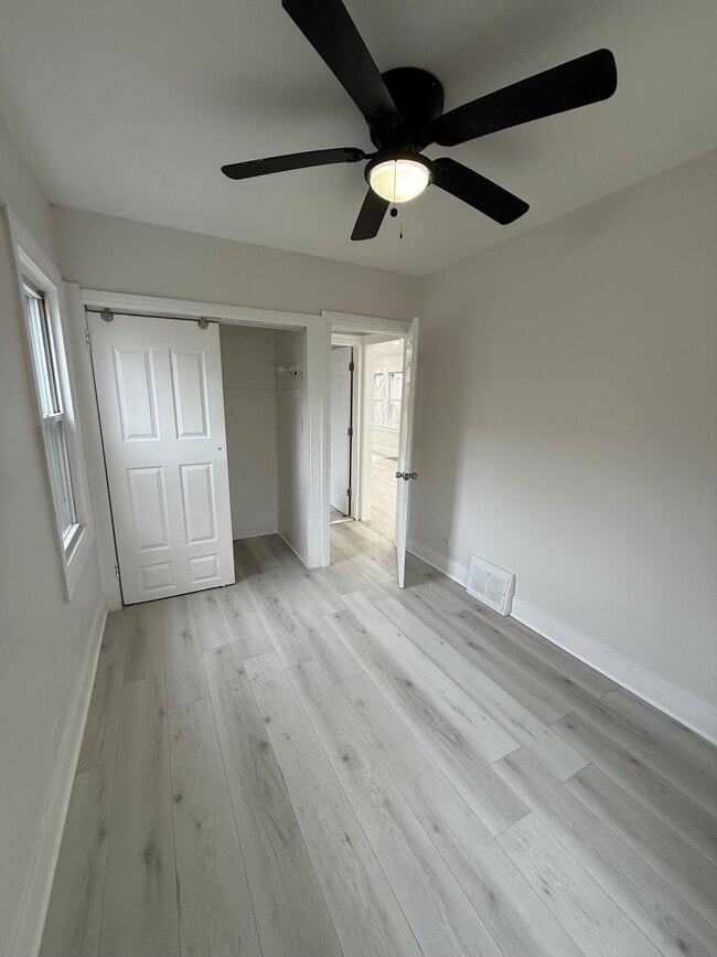 Photo - 2011 Grey Ave