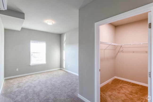 1BR, 1BA - 868 SF