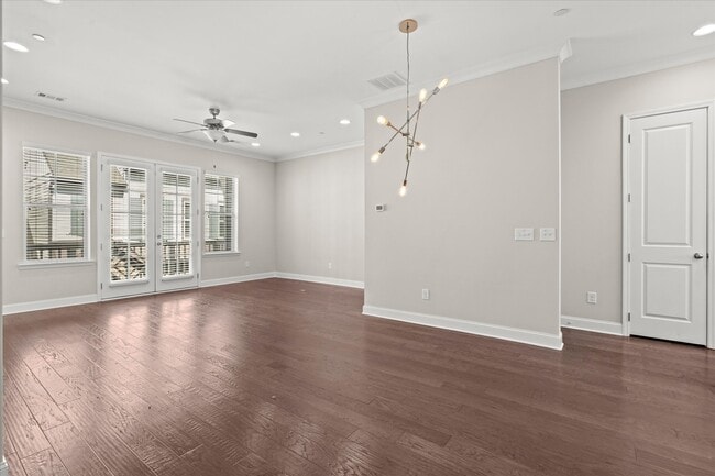 Photo - 545 Mirrormont Dr