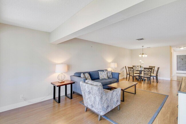 2730 SW 13th St Unit 203