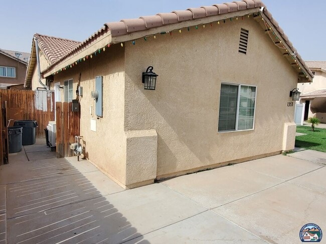 Building Photo - 1353 Truman Ct Unit 2