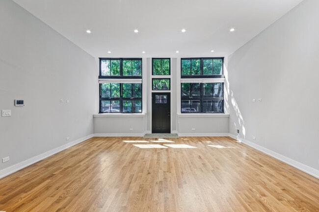 Photo - 1349 N Noble St Unit #  01