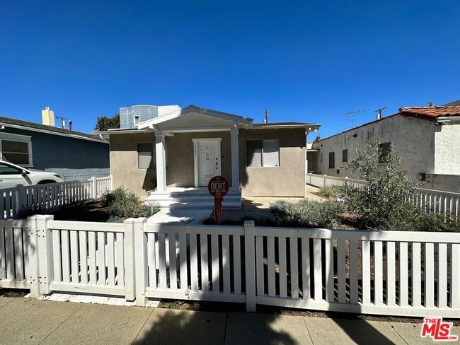 Building Photo - 1337 23rd St Unit E