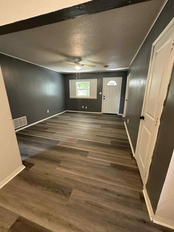 Building Photo - 1710 Parklane Dr Rental