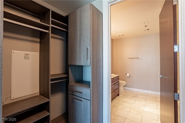 Photo - 4471 Dean Martin Dr Unidad 1008