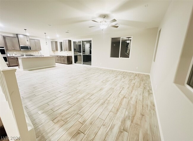 Photo - 7447 Ardenno St