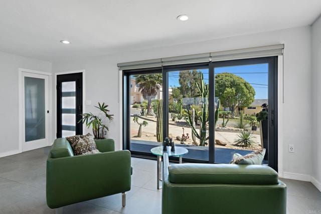 Photo - 2440 Dunstan St