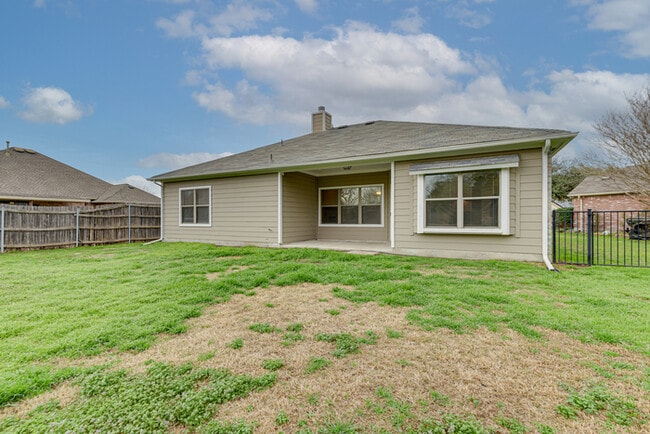 Photo - 102 Paloma Cir