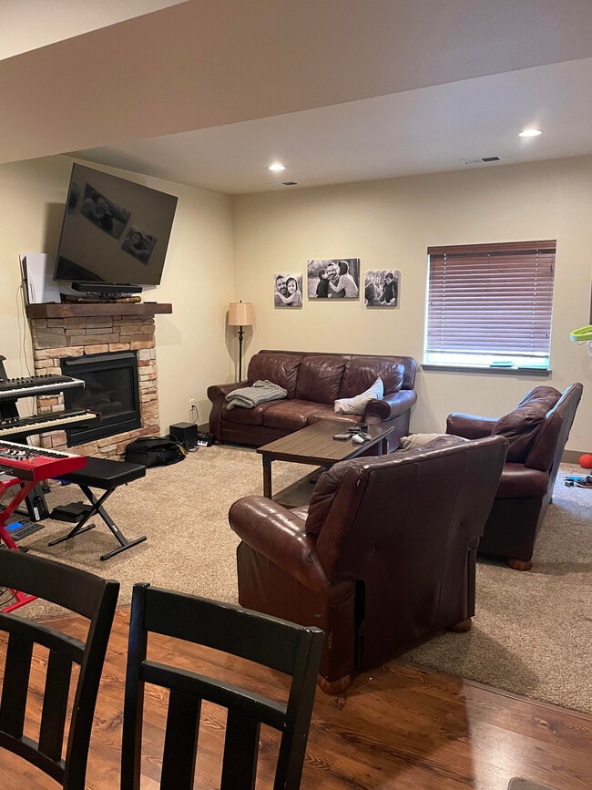 Building Photo - 504 Silverleaf Dr Unit 3 bed 2.5 bath condo in Whitefish