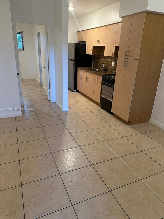 Building Photo - 12605 NE 13th Ave Unit 3