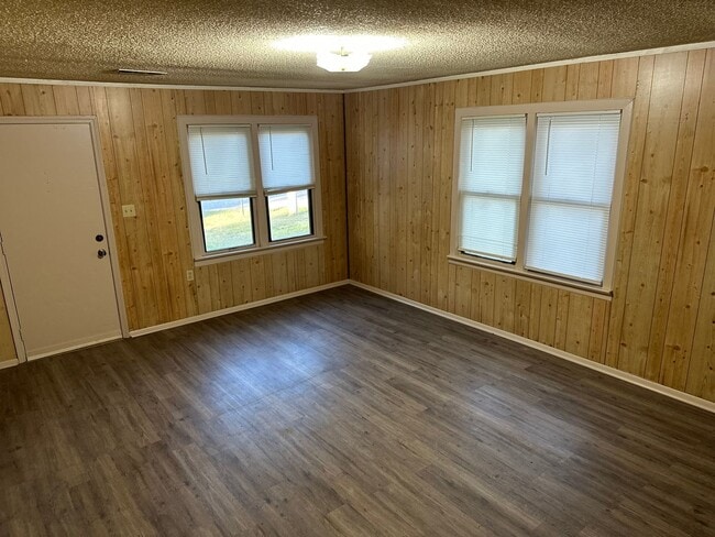 Photo - Available Now! 3-Bed, 1-Bath Home in Centr...