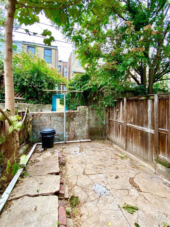 2 Bedroom Townhome in Butcher's Hill House Rental in Baltimore, MD