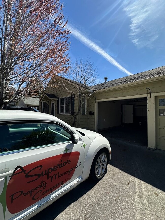 Photo - 245 NW Tumalo Ave Unit B