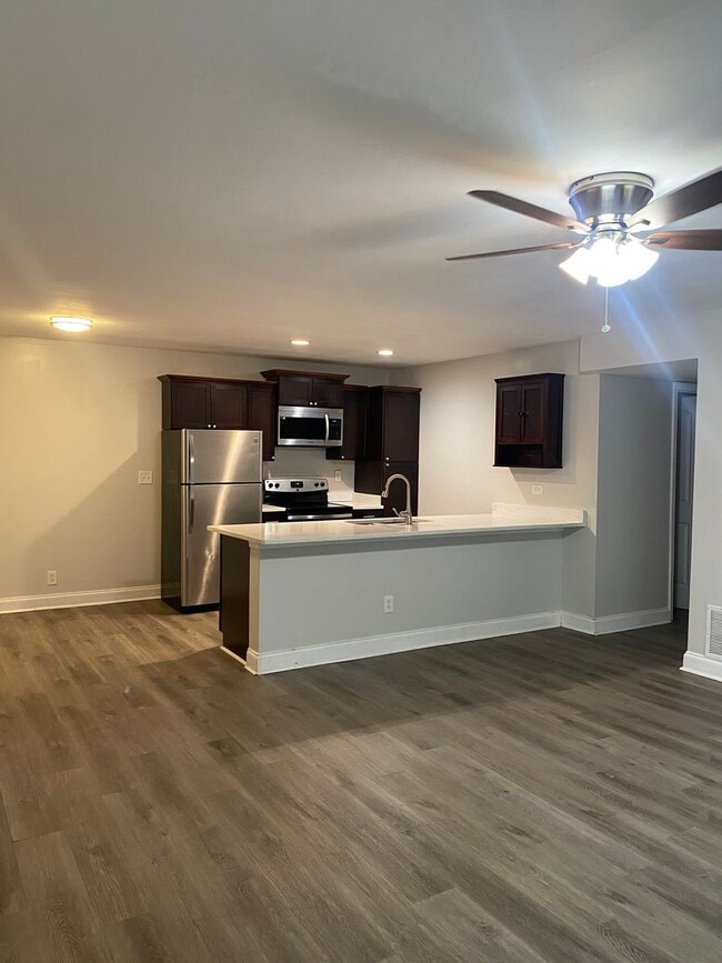 Building Photo - *Choose Your Special!* Spacious Fully Renovated 2-Bedroom Apartment in Alamo Heights ISD Unit 105
